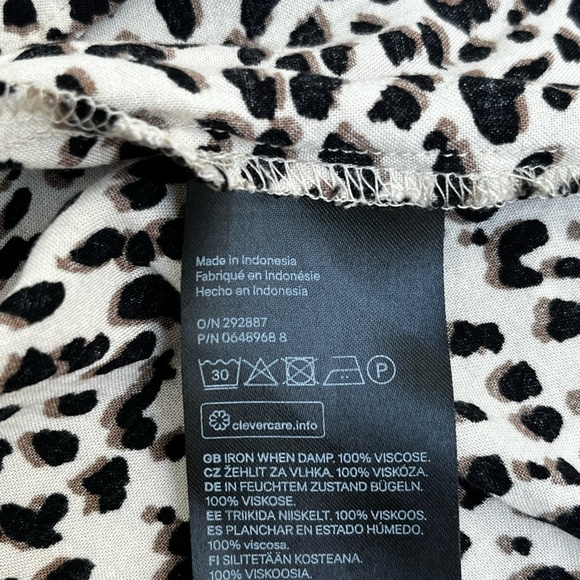 H&M Short Sleeve Dress Animal Print EUC - Picture 8 of 8